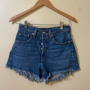 Levi’s High Waisted Denim Shorts W25